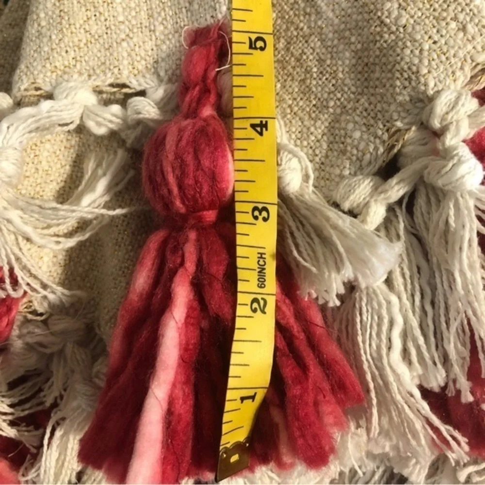 Cherished Traditions tasseled ivory‎ throw 50x70